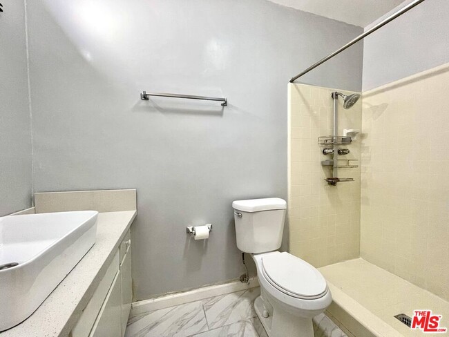 Building Photo - 127 Loma Vista St