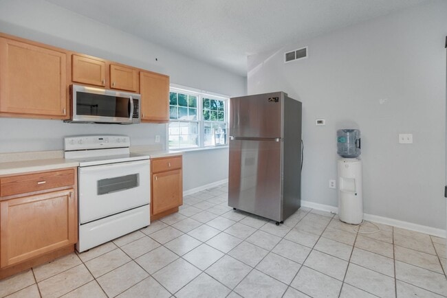 Building Photo - 3 BED, 1.5 BATH DUPLEX IN TUSCOLA