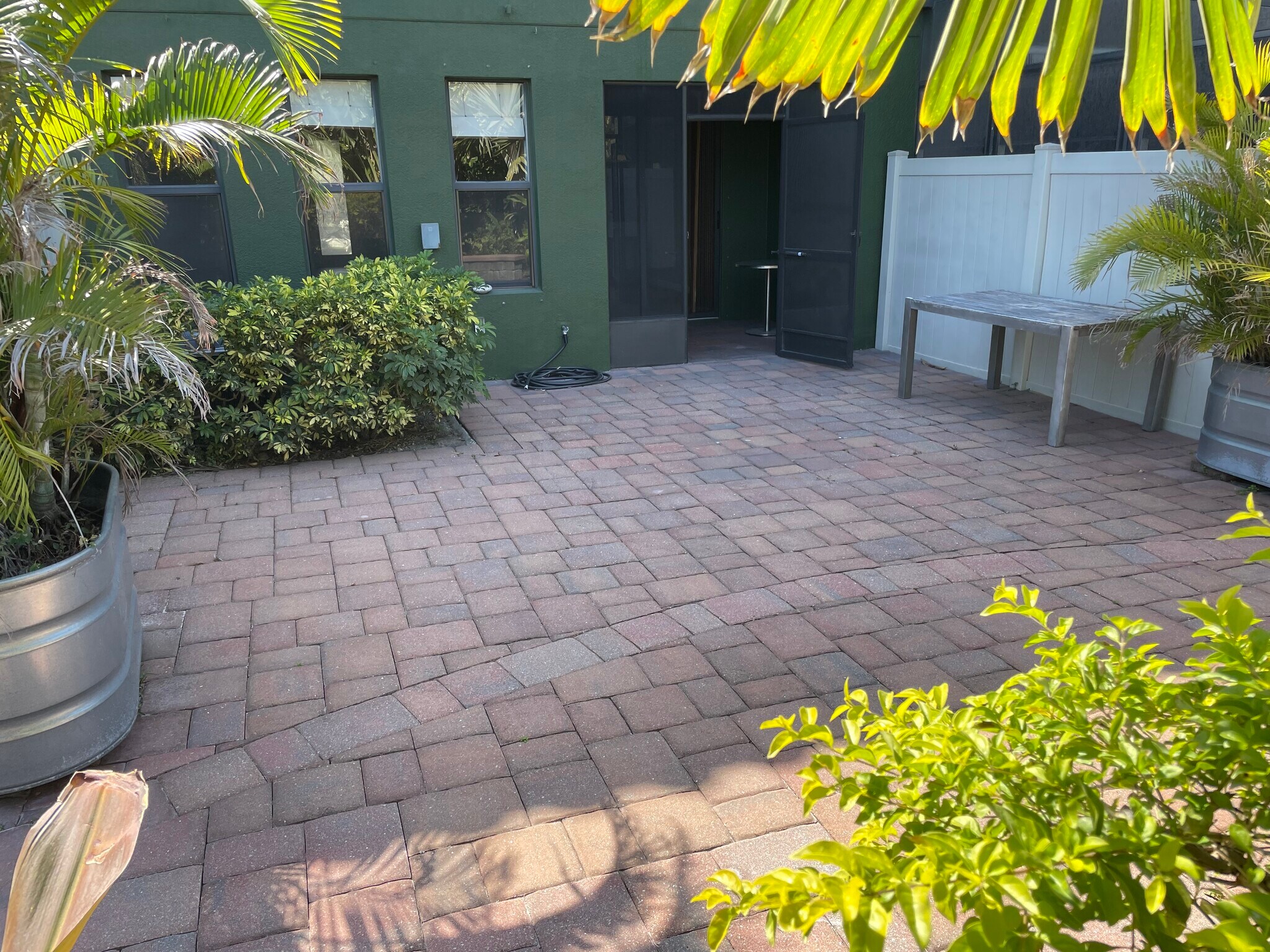 Building Photo - 725 Ventura Dr