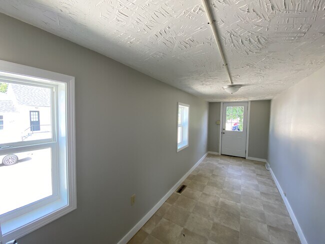 Building Photo - 351 Manor St