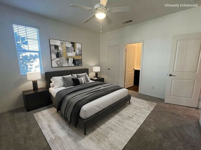 Building Photo - Spacious 3 bedroom, 3-bathroom condo for rent