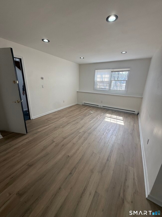 Building Photo - 14 Averill Pl