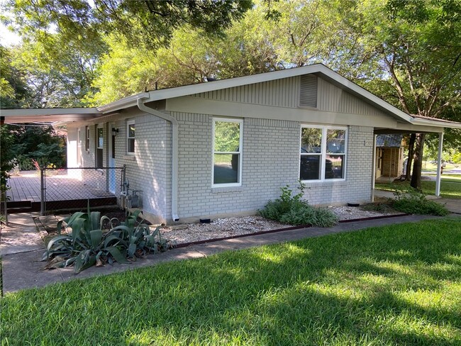 Building Photo - 4709 Everglade Dr