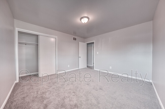 Building Photo - 26 S Hampton Rd