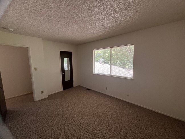 Building Photo - 1703 Donner Ave