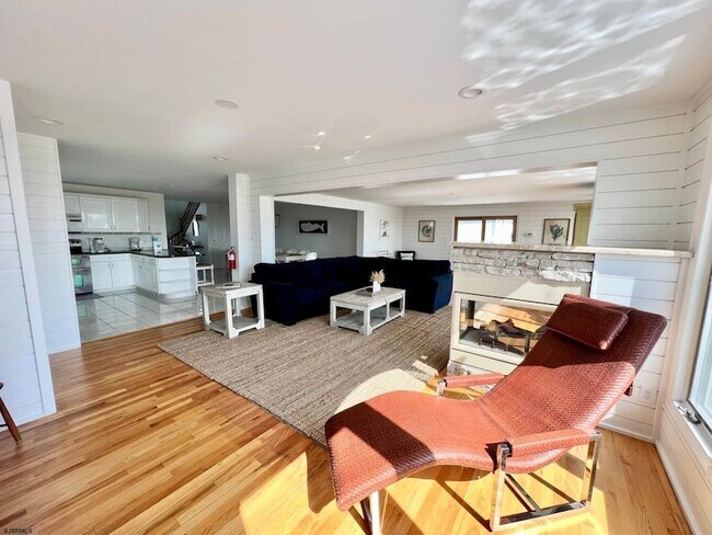 Building Photo - 24 Ocean Dr W