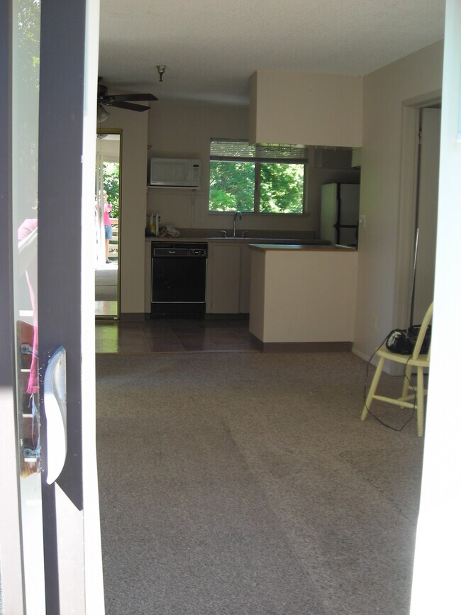 Building Photo - 2636 SW Beaverton Hillsdale Hwy