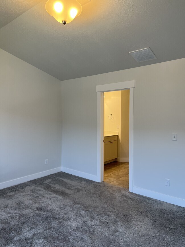 Building Photo - 3636 W 2280 N