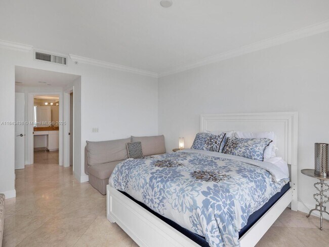 Building Photo - 4779 Collins Ave