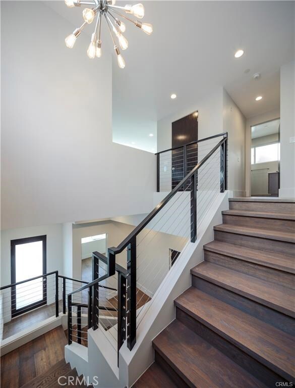 Building Photo - 716 N Juanita Ave