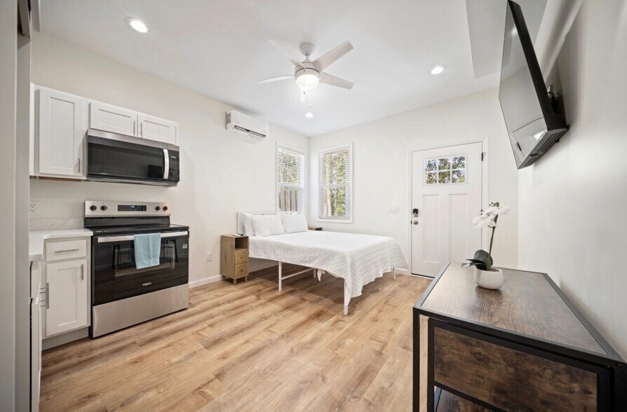 Building Photo - 5069 Peachtree Ave