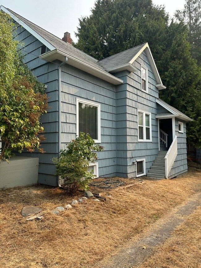 John Loyal Heights 7352 21st Ave NW Seattle WA 98117 Apartment Finder