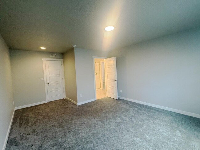 Building Photo - 9847 Alder Ln
