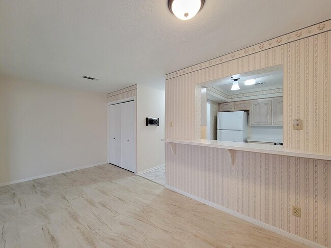 Building Photo - 1815 Country Village Blvd