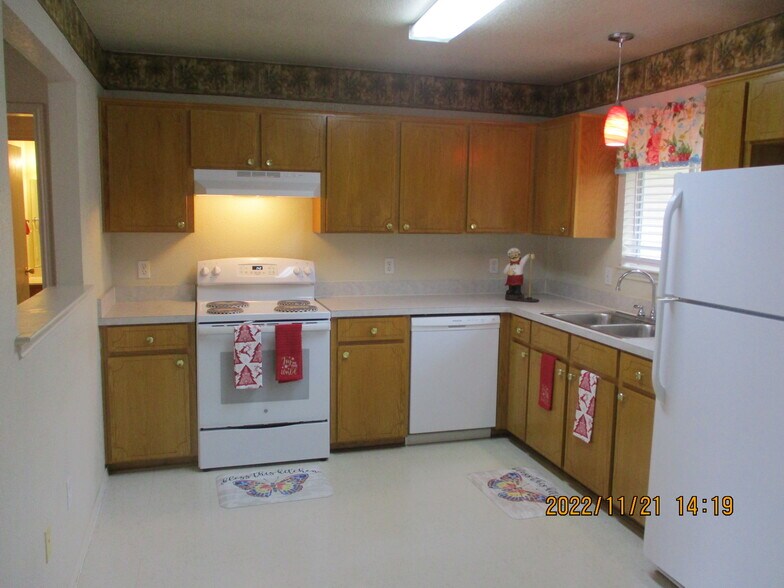 Building Photo - 163 Armadillo Ln