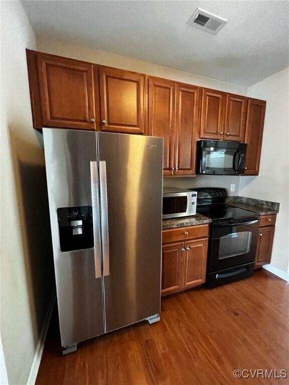 Building Photo - 8161 Creekside Village Dr