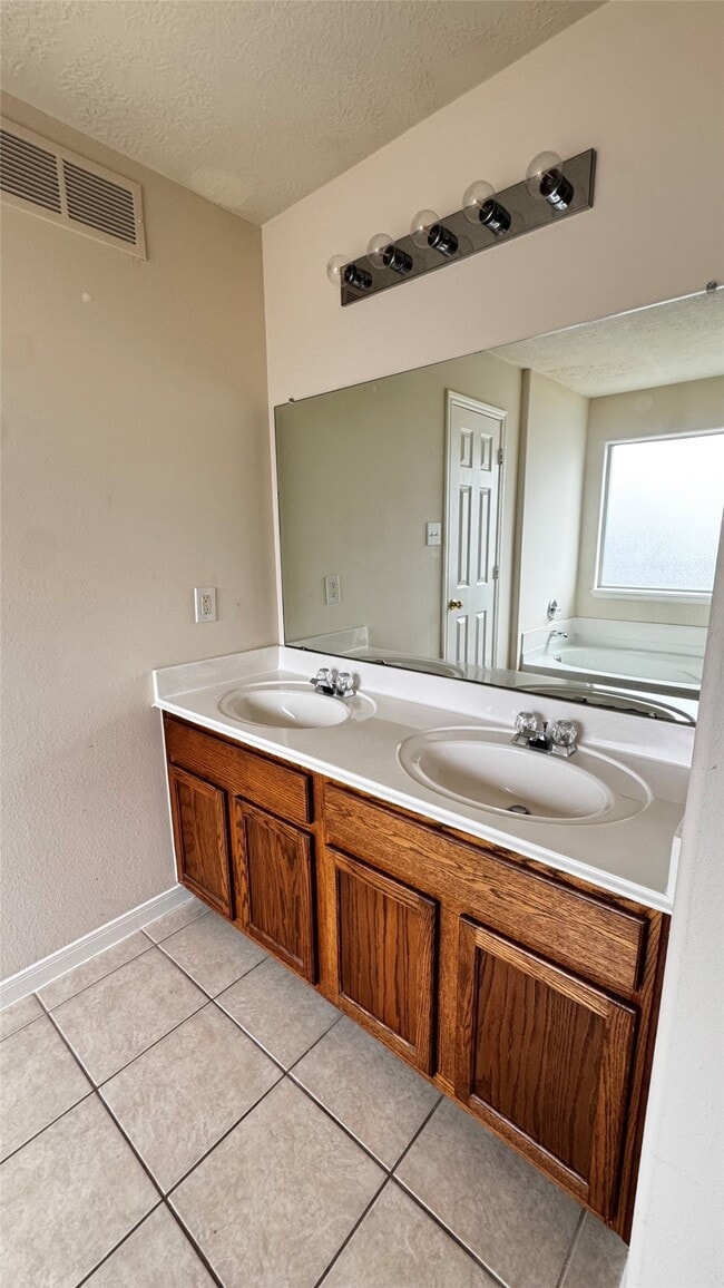 Building Photo - 5018 Woodland Meadows Ln