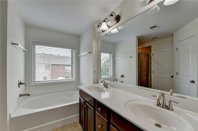 Building Photo - 3377 N Twin Alley