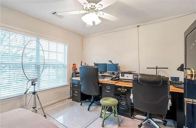 Building Photo - 932 Wendlebury Ct