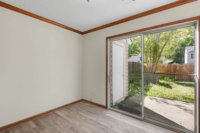 Building Photo - Updated 2BR Home Near Transit with Private Fenced Yard in Newport News