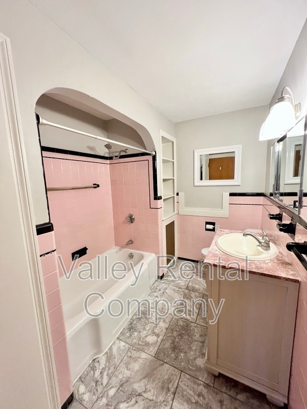 Building Photo - 72 Lyman St