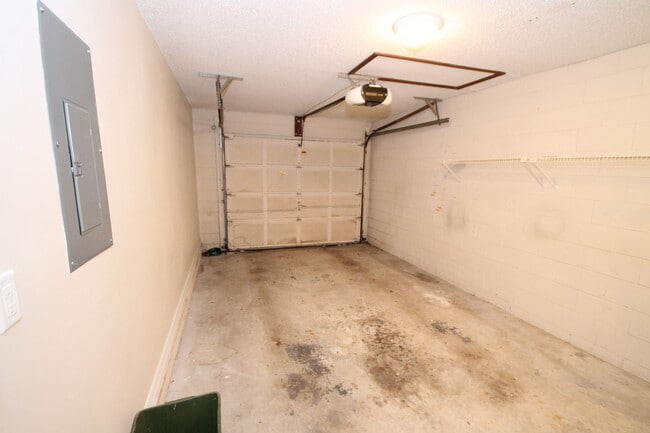 Building Photo - Lovely 2 Bd/2Ba Condo!
