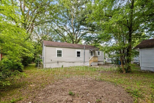 Building Photo - 832 Meadowbrook Dr
