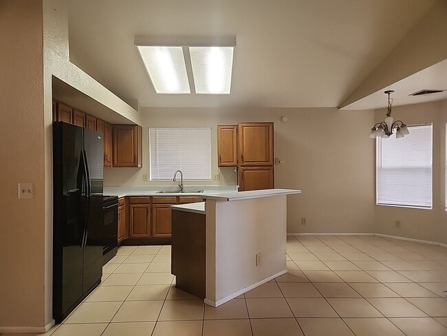 Building Photo - ?4 Bed / 2 Bath Single Level Gilbert Home with vaulted Ceilings *New Paint*?