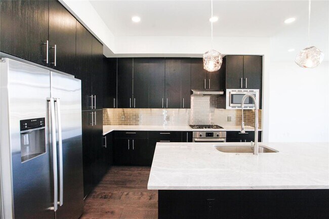 Building Photo - 4820 Caroline St