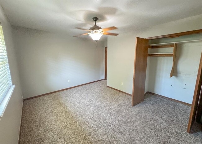 Building Photo - 345 Travis Cir