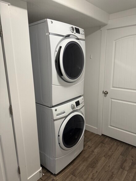 Building Photo - 4963 E Silver Ridge Rd