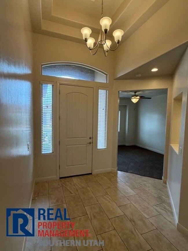 Building Photo - Home in Painted Desert