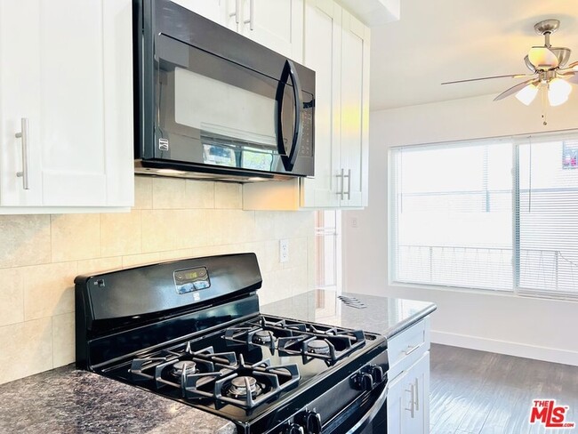 Building Photo - 10936 Hartsook St