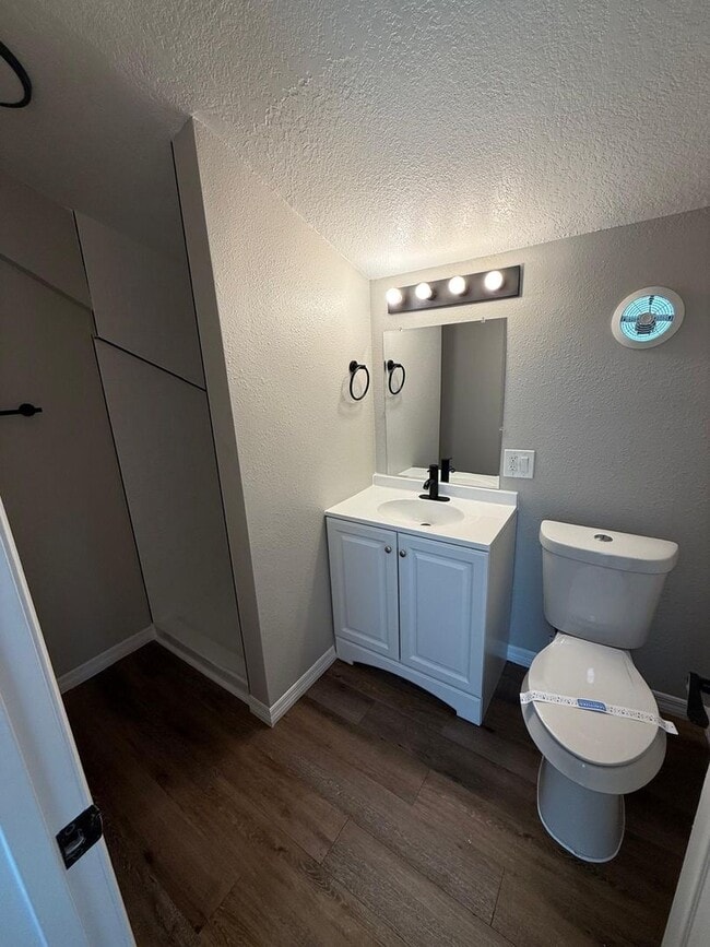 Building Photo - Renovated 2 bedroom, 2 bathroom duplex in ...