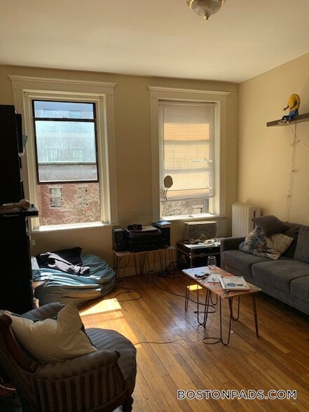 Primary Photo - 19 Peterborough St
