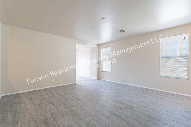 Building Photo - 4923 E Chickweed Dr