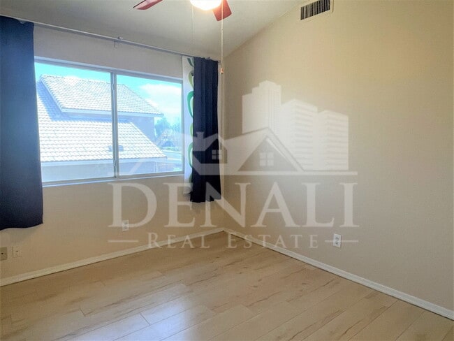 Building Photo - 8372 S Stephanie Ln