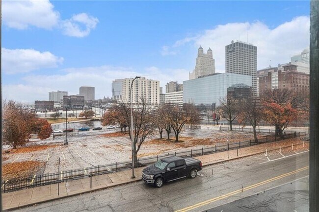 Building Photo - 609 Central St