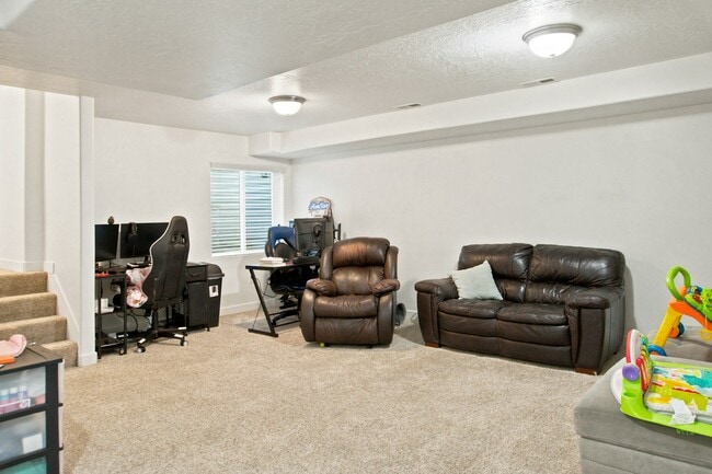 Building Photo - 1096 Emerald Pools Ln
