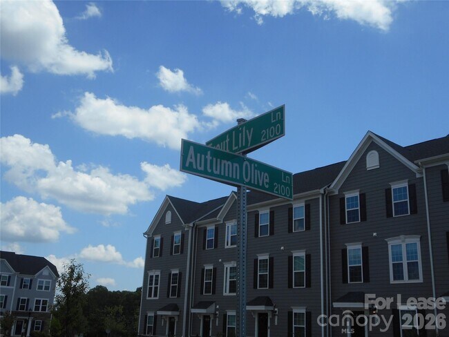 Building Photo - 2105 Autumn Olive Ln