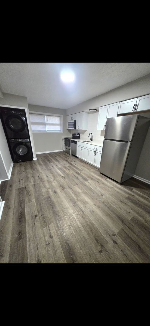 Building Photo - Welcome Home to Bellagio South Living: Where Comfort Meets Convenience