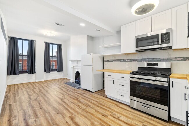 Building Photo - 2018 E Carson St