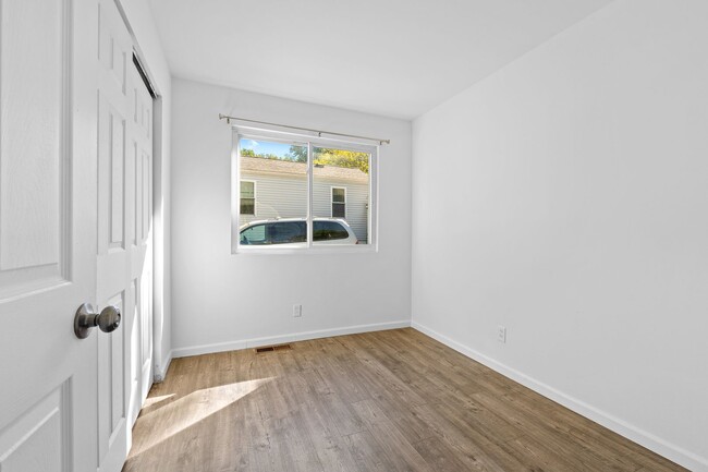 Building Photo - Affordable 3 bed 1 bath home with off-stre...