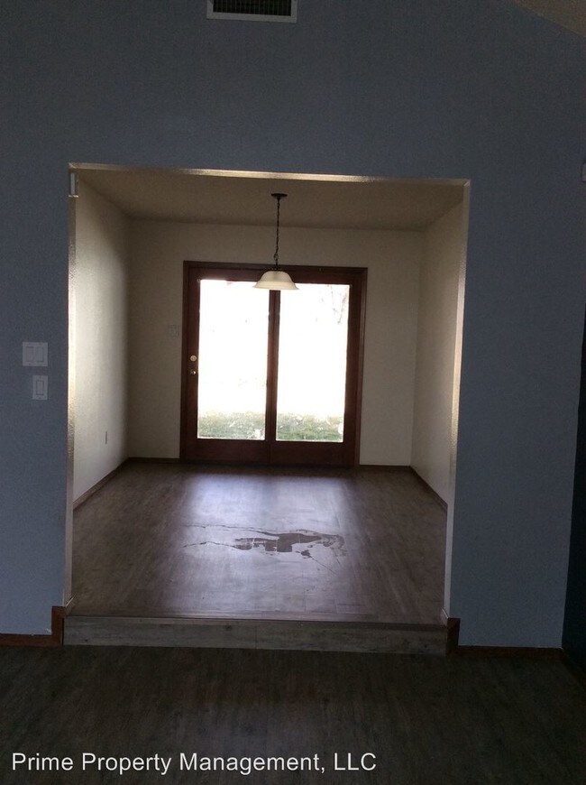Building Photo - 3 br, 2 bath House - 116 Rosewood Dr.