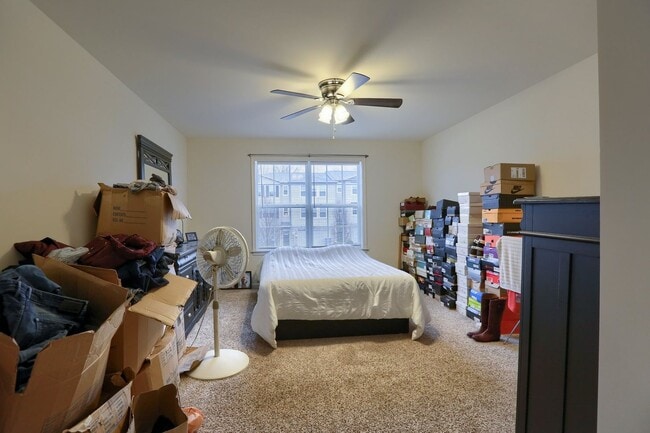 Building Photo - Furnished 3 bedroom townhome