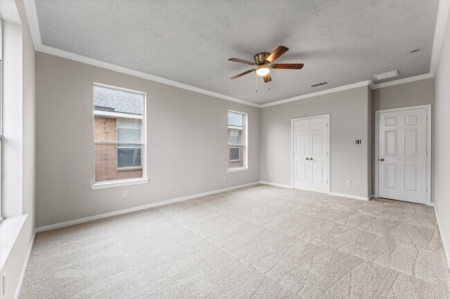 Building Photo - 16927 Terrace Park Dr