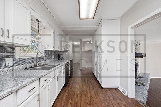 Building Photo - 5812 West Byp