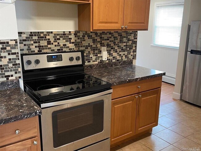 Primary Photo - 109 E Main St