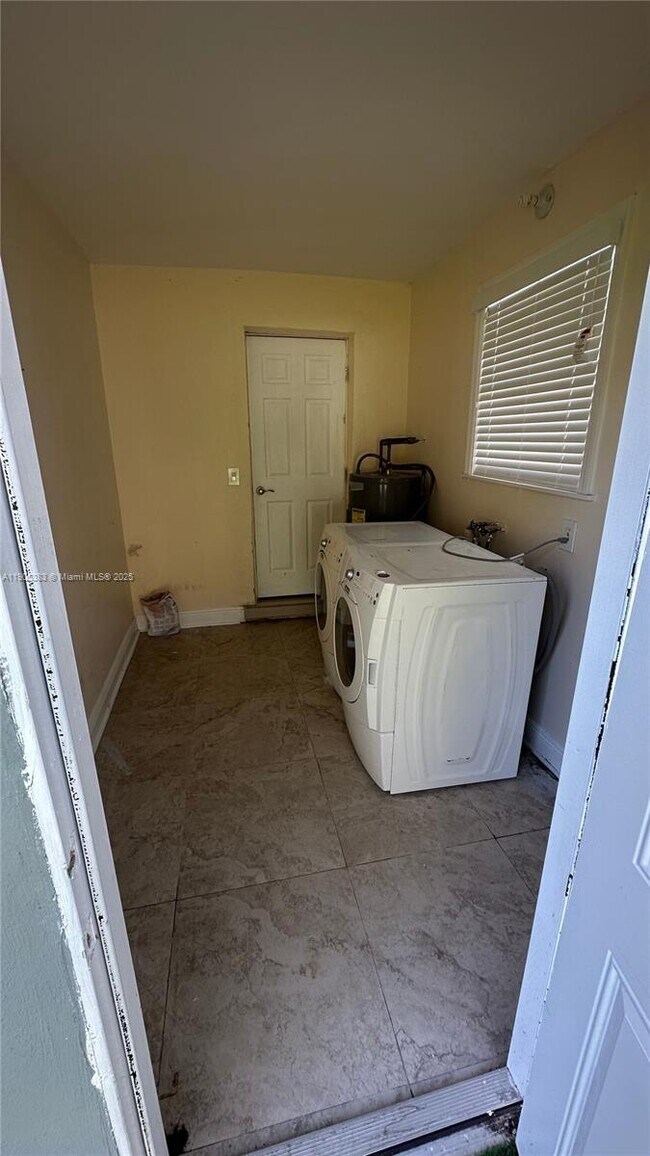 Building Photo - 4131 Kirkland Ln