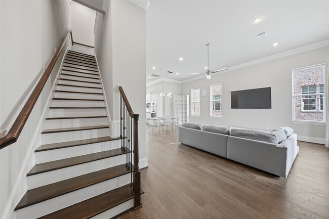 Building Photo - 8612 Emnora Ln